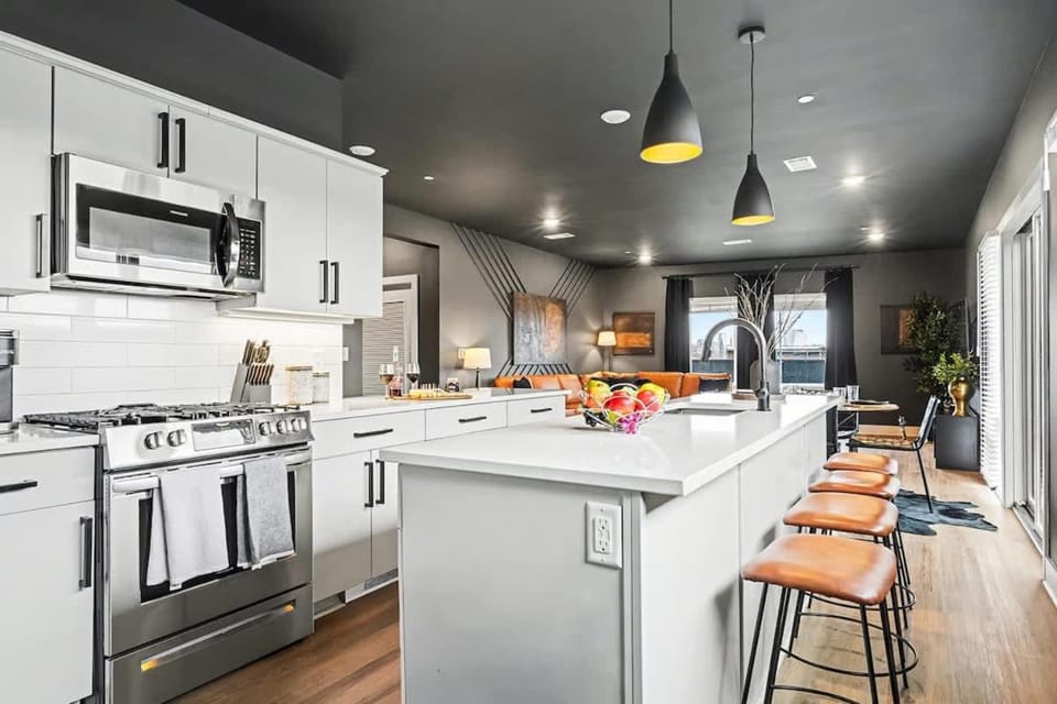 Sunset-Expansive Patio & Hot Tub-Mins to Broadway House in Nashville