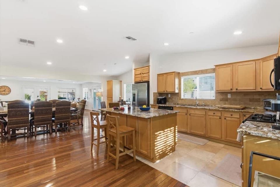Valley & Vine - Sparkling Pool & BBQ - In Old Town House in Scottsdale