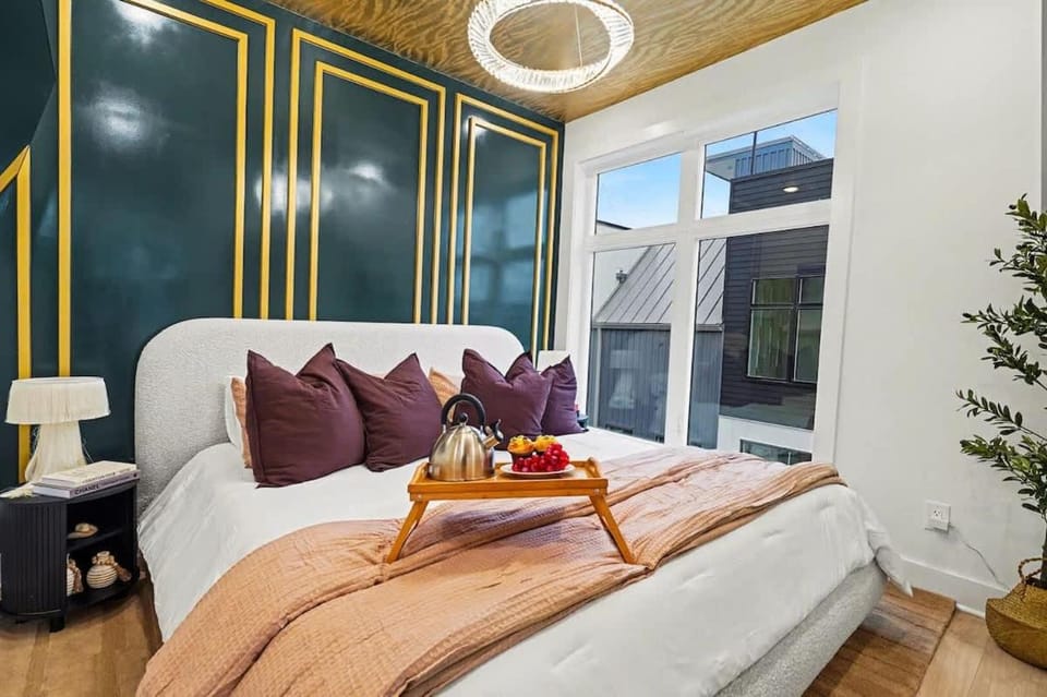 Halo-Rooftop Patio & Game Room-Mins to Broadway House in Nashville