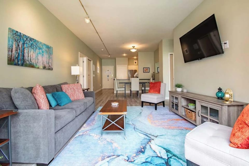 Spacious 2 Bedroom Condo with Pool Apartment in Belltown