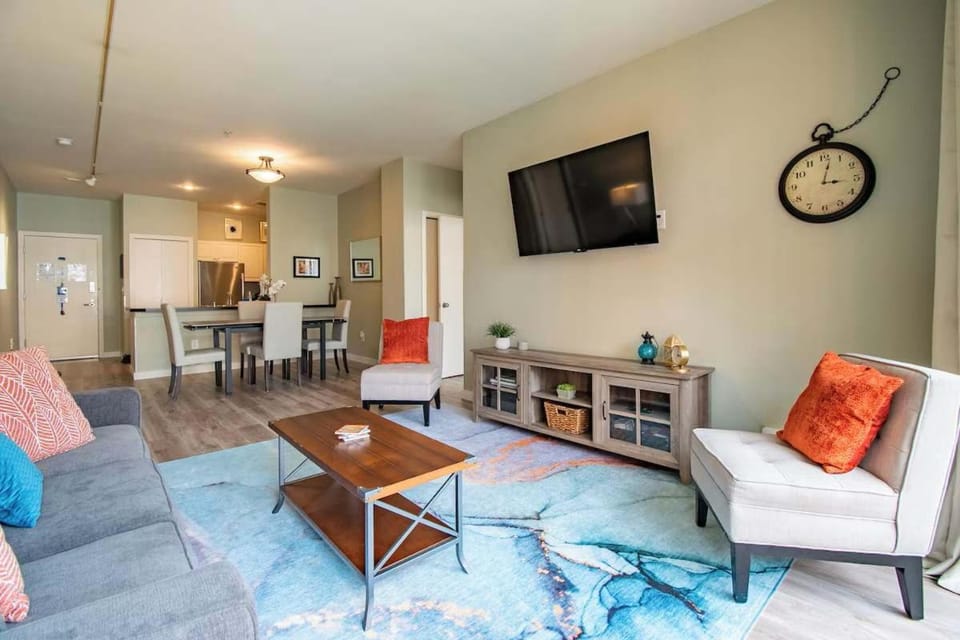 Spacious 2 Bedroom Condo with Pool Apartment in Belltown