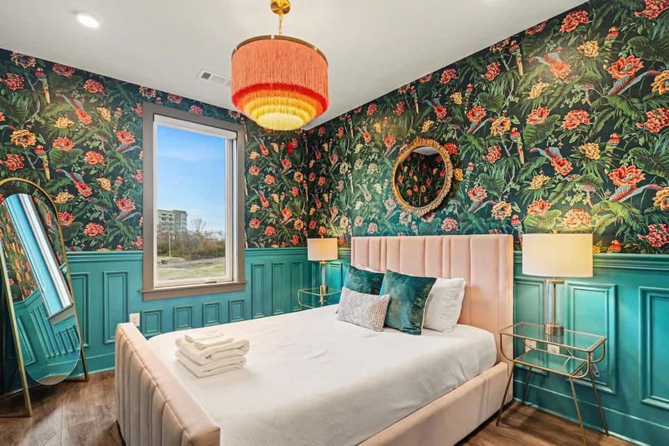 Petal & Palm-Rooftop Patio & Gym-Mins to Broadway House in Nashville