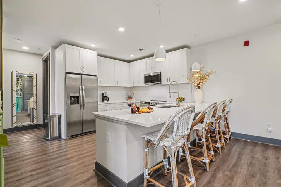 Petal & Palm-Rooftop Patio & Gym-Mins to Broadway House in Nashville