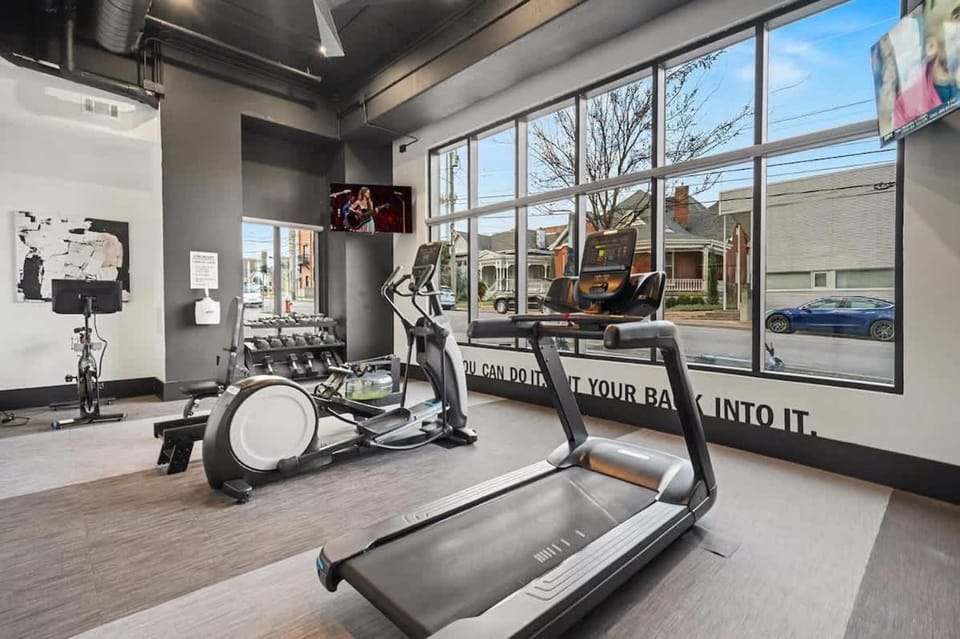 Petal & Palm-Rooftop Patio & Gym-Mins to Broadway House in Nashville