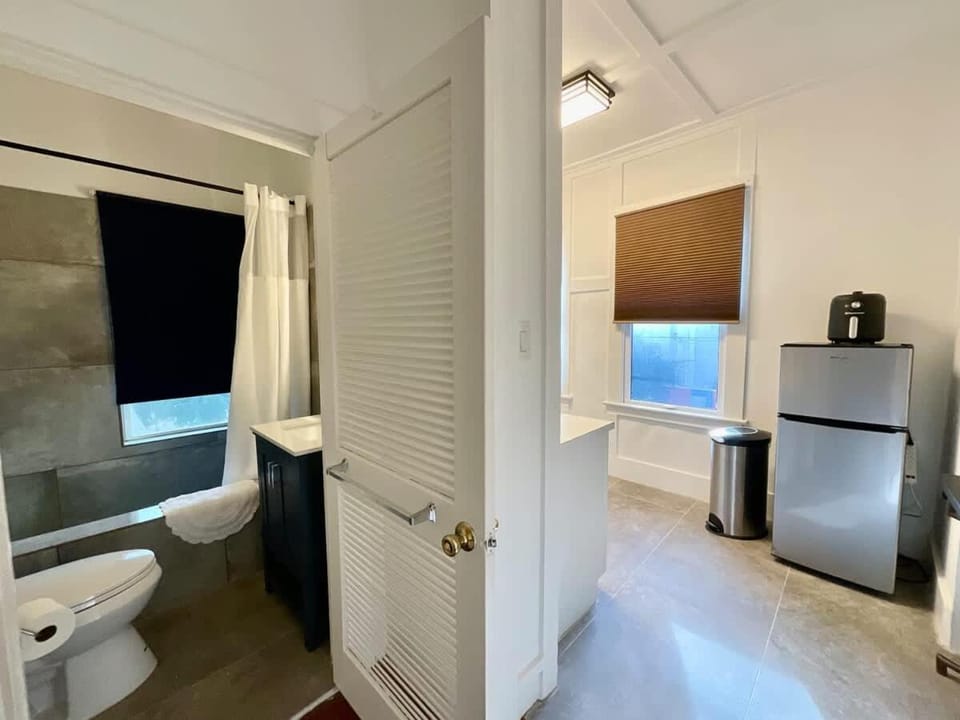 Comfy Hideaway- Easy World Cup Access, Walk to Restaurants and Bars Apartment in Houston