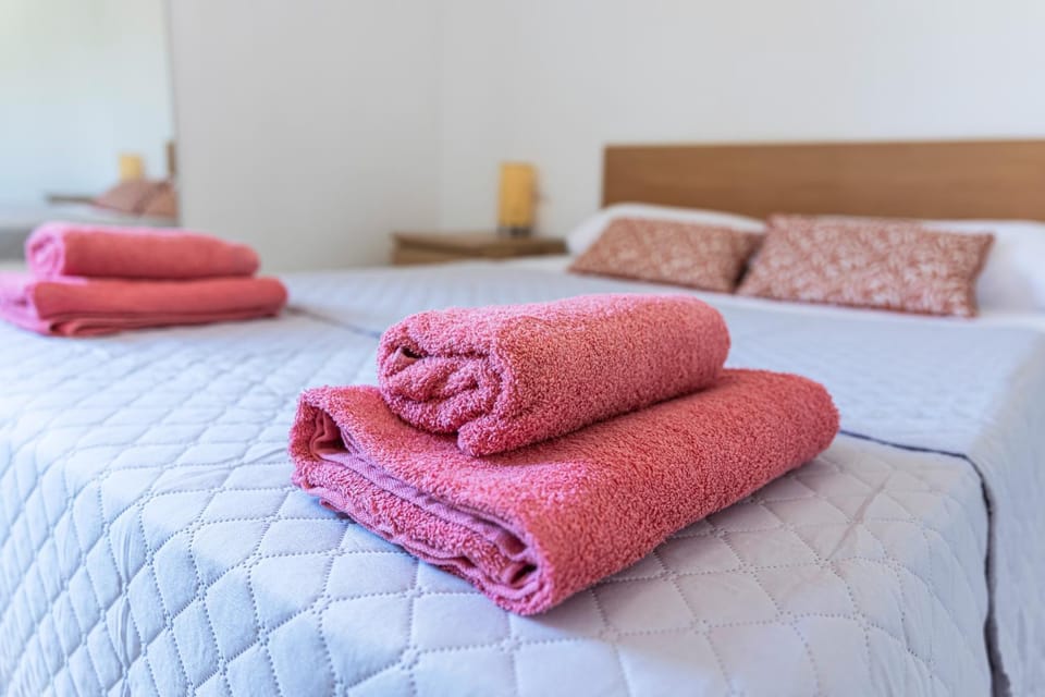 Bedroom, towels