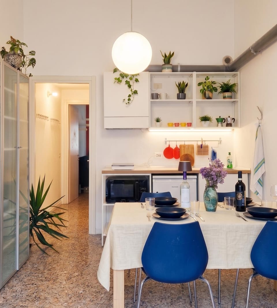 Kitchen or kitchenette, Food and drinks, Dining area, Food