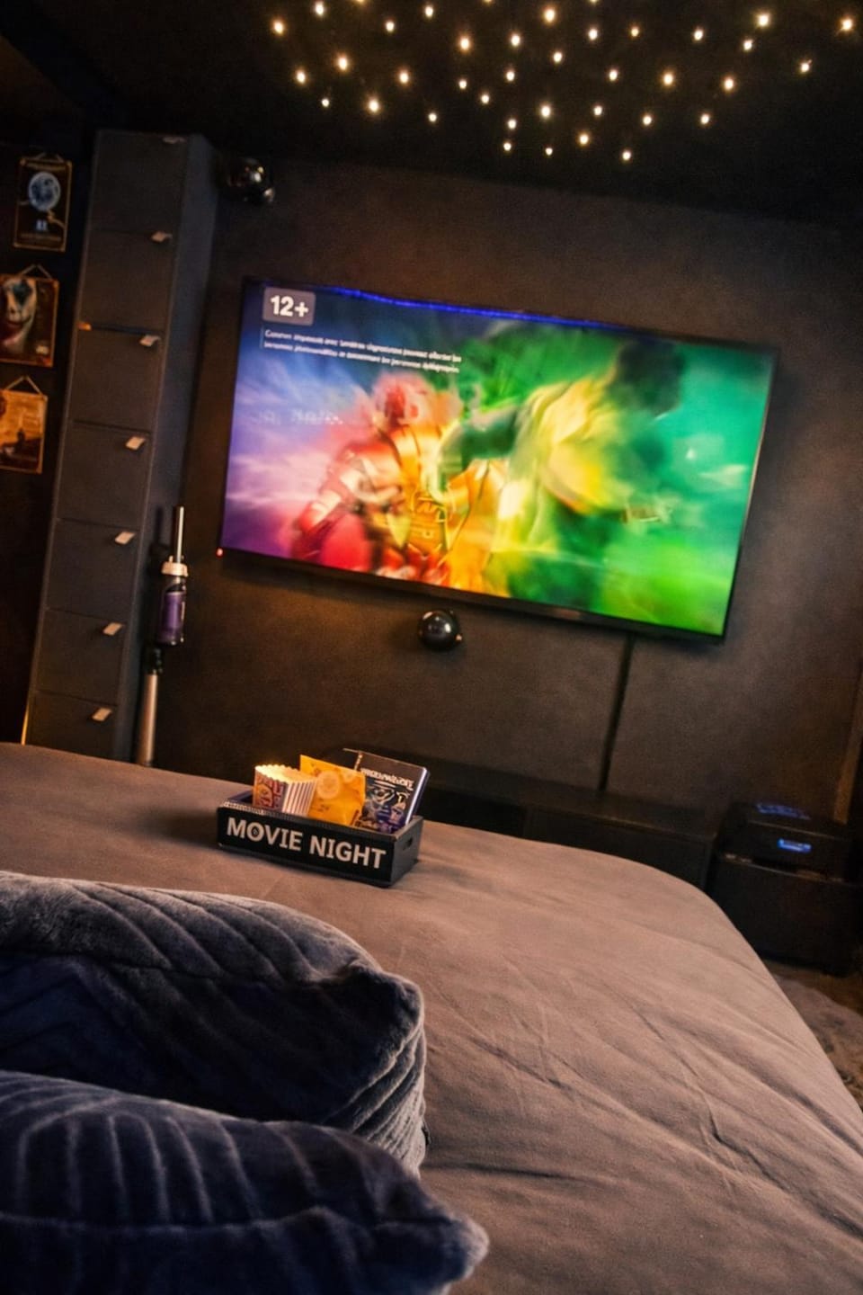 Bed, TV and multimedia, Bedroom