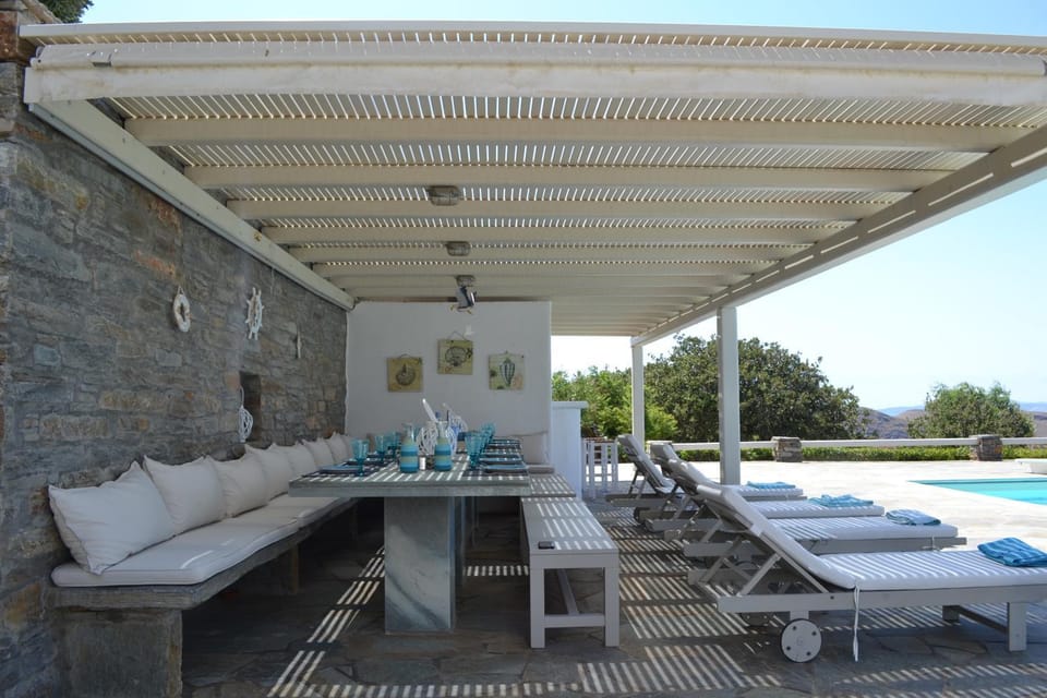 Dining area, Swimming pool, sunbed