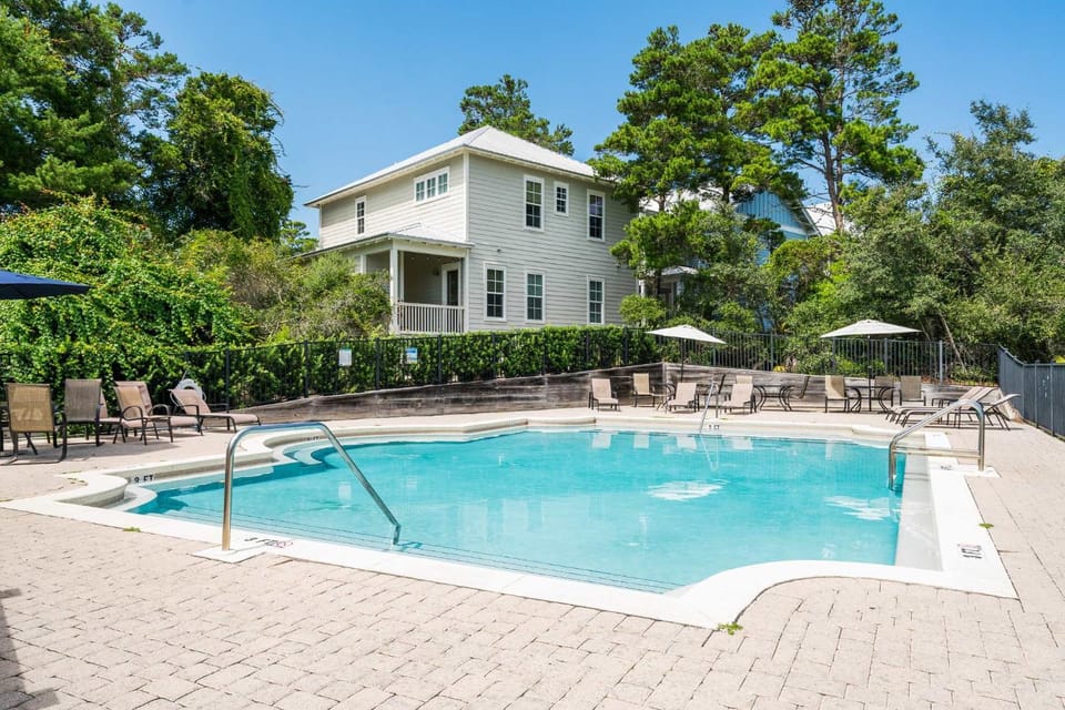 Blue Pearl Beach House - Walk to Beach Pools & More House in South Walton County