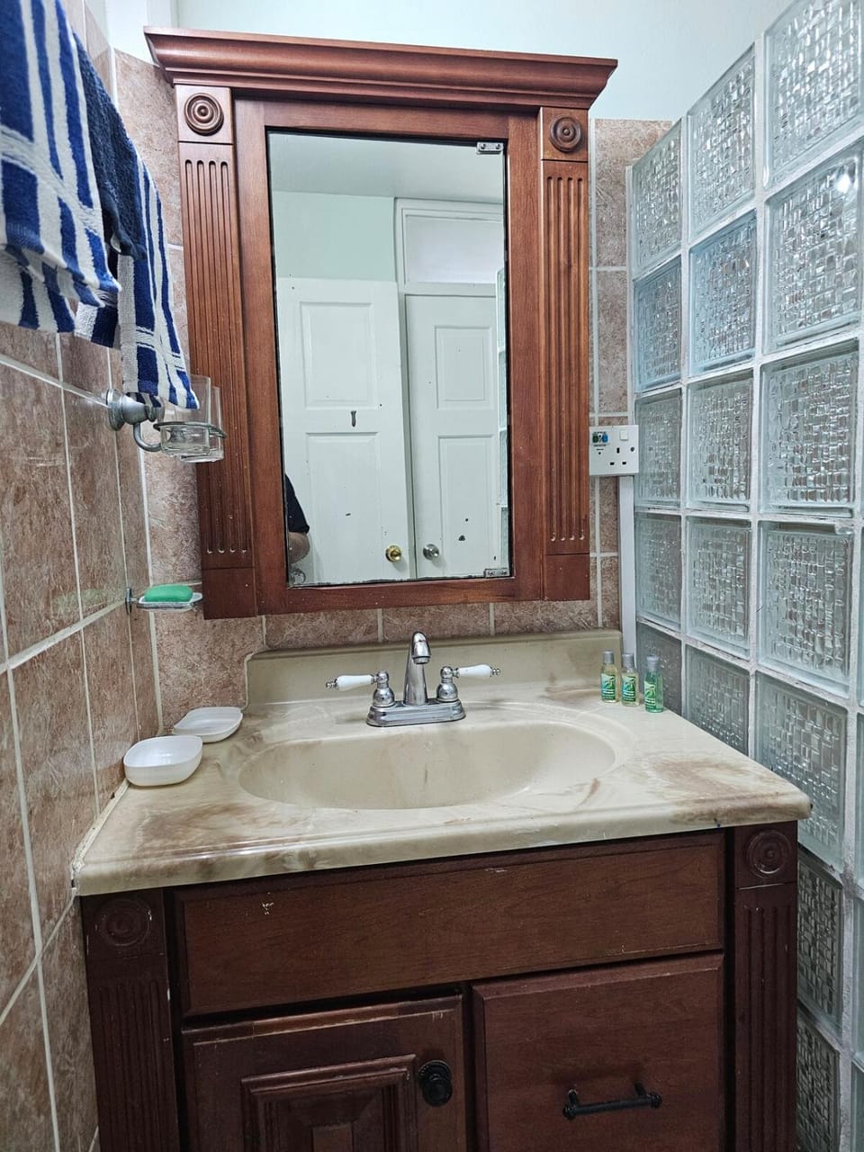 Bathroom, towels