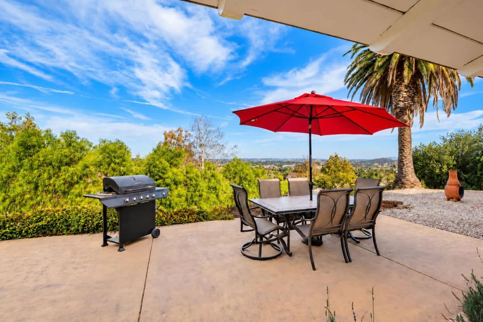 DoWNTOWN DeRBY-Hot Tub & Views House in Paso Robles