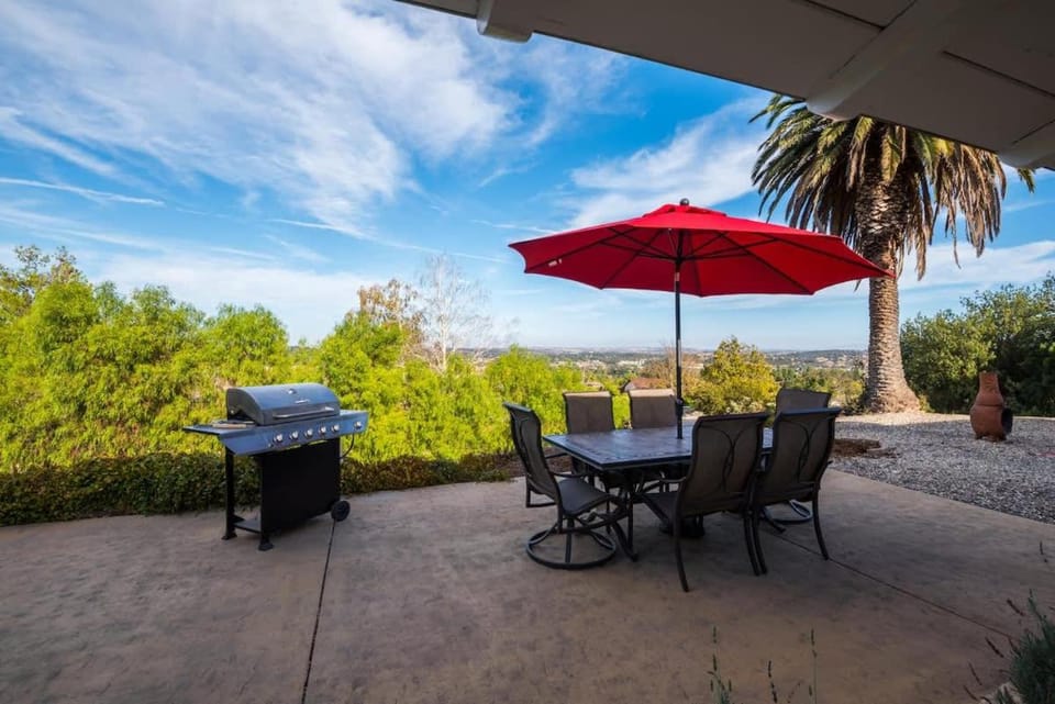 DoWNTOWN DeRBY-Hot Tub & Views House in Paso Robles