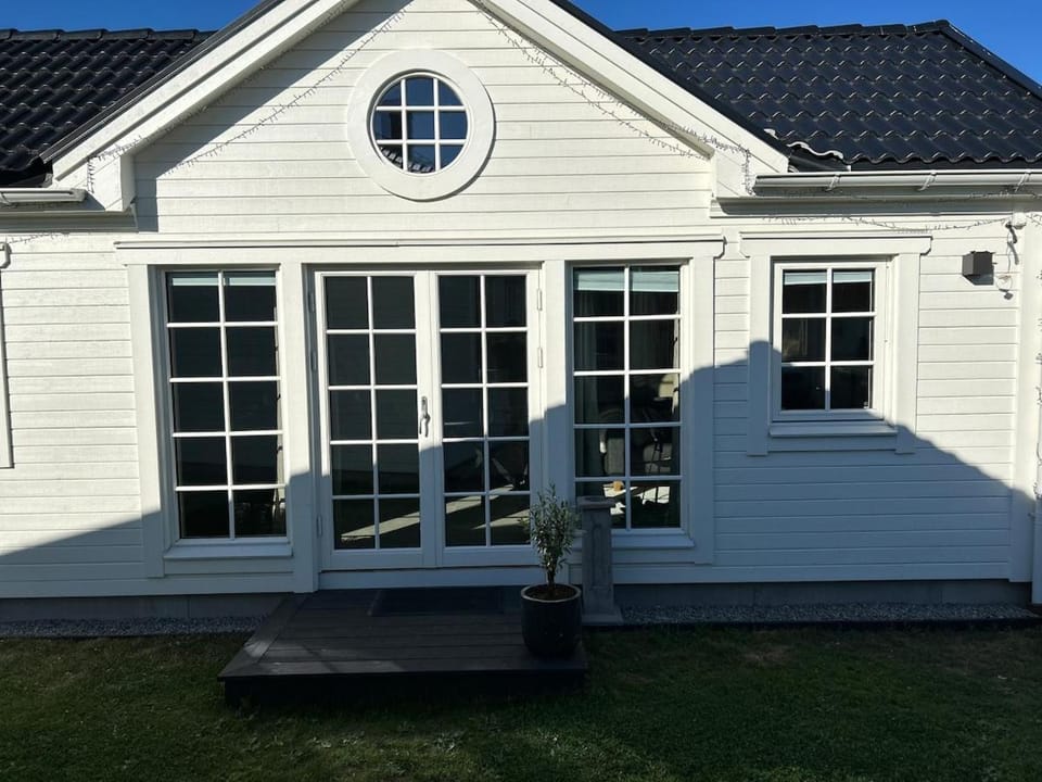 Property building, Day