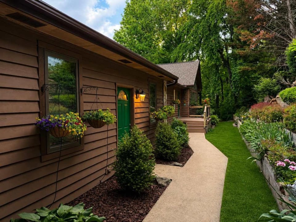 Mountain View Retreat Near Downtown & Biltmore House in Swannanoa