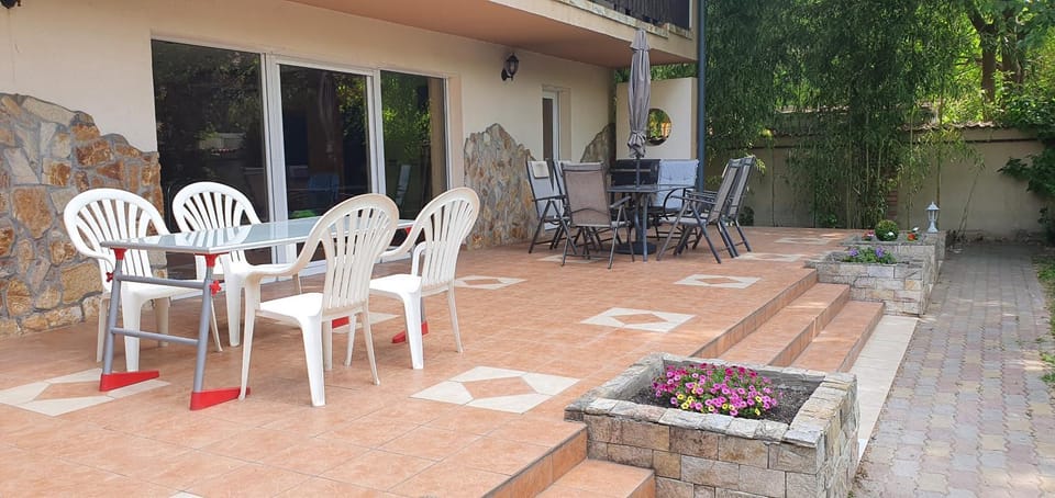 Garden, Balcony/Terrace