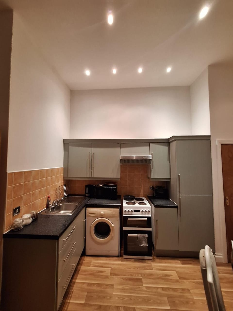 Spacious 2BR, 5 Min Walk to Anfield, Free Parking Apartment in Liverpool