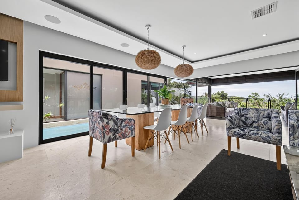 Seating area, Dining area