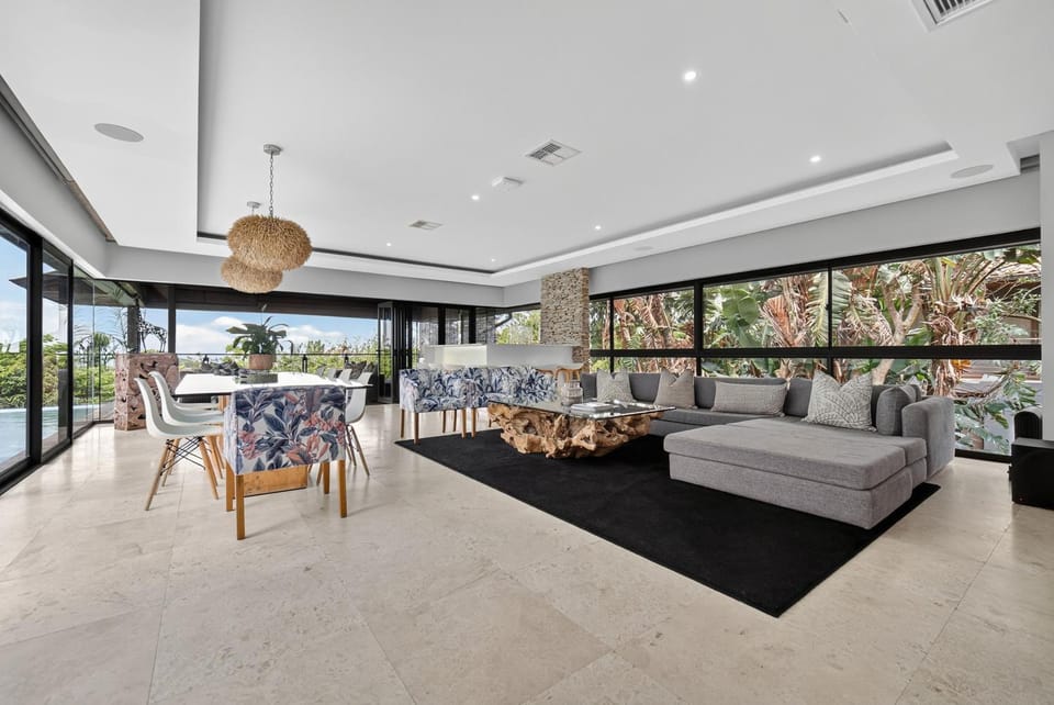 Living room, Seating area, Dining area