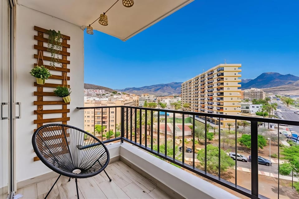 Day, Natural landscape, View (from property/room), Balcony/Terrace, City view, Mountain view