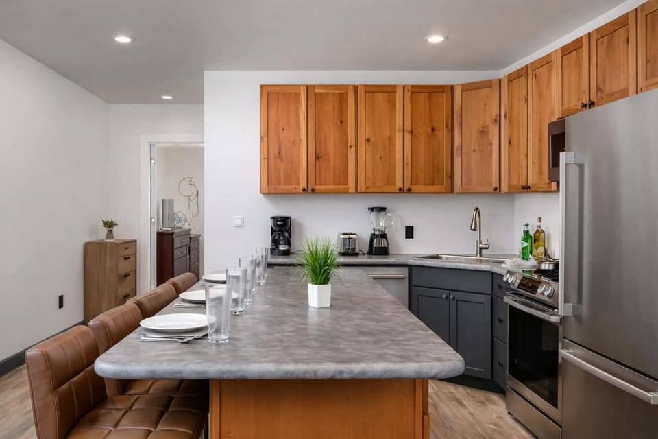 Downtown Appleton Condo 2 Bedroom Loft Sleeps 6 House in Appleton