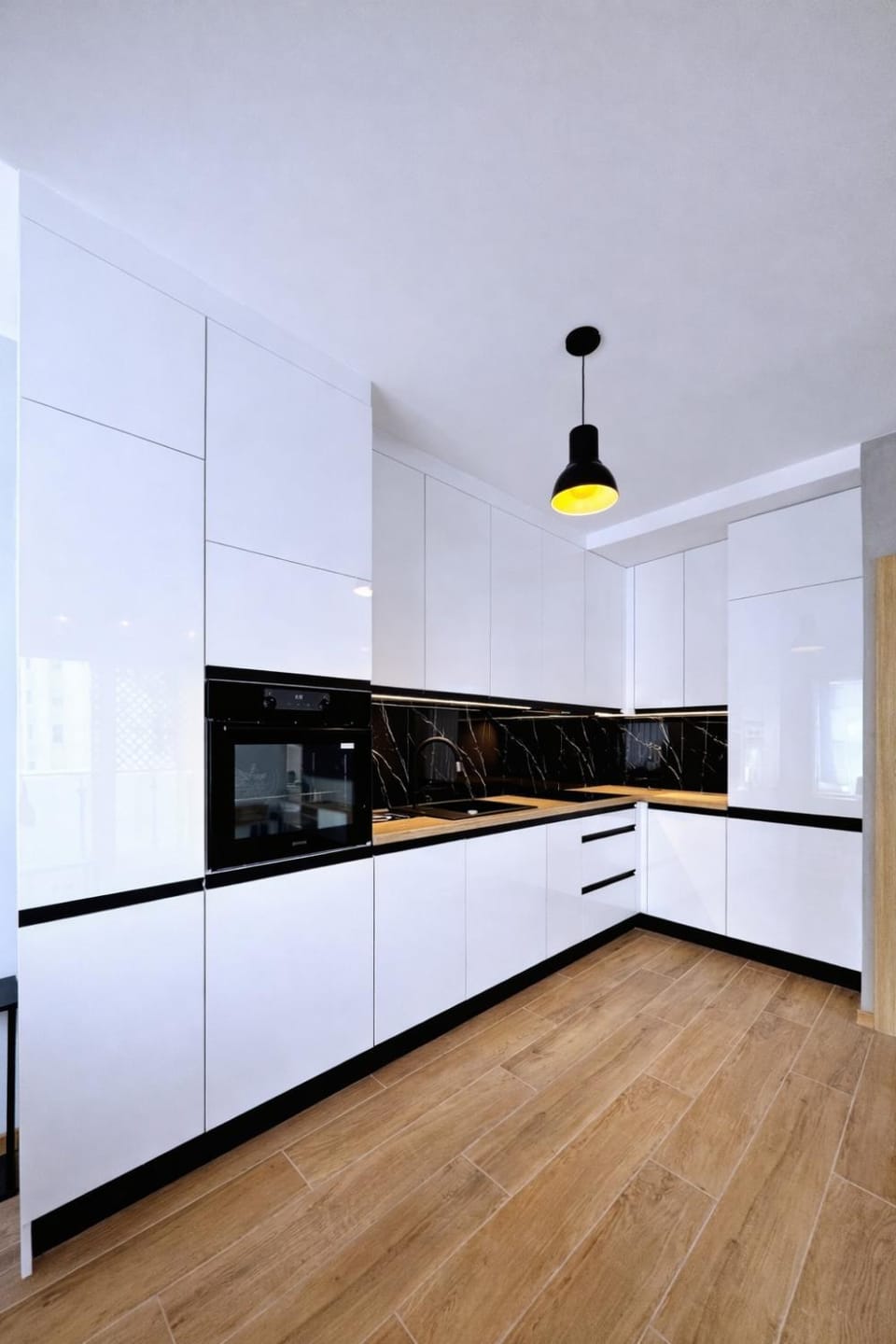Kitchen or kitchenette, dishwasher, stove
