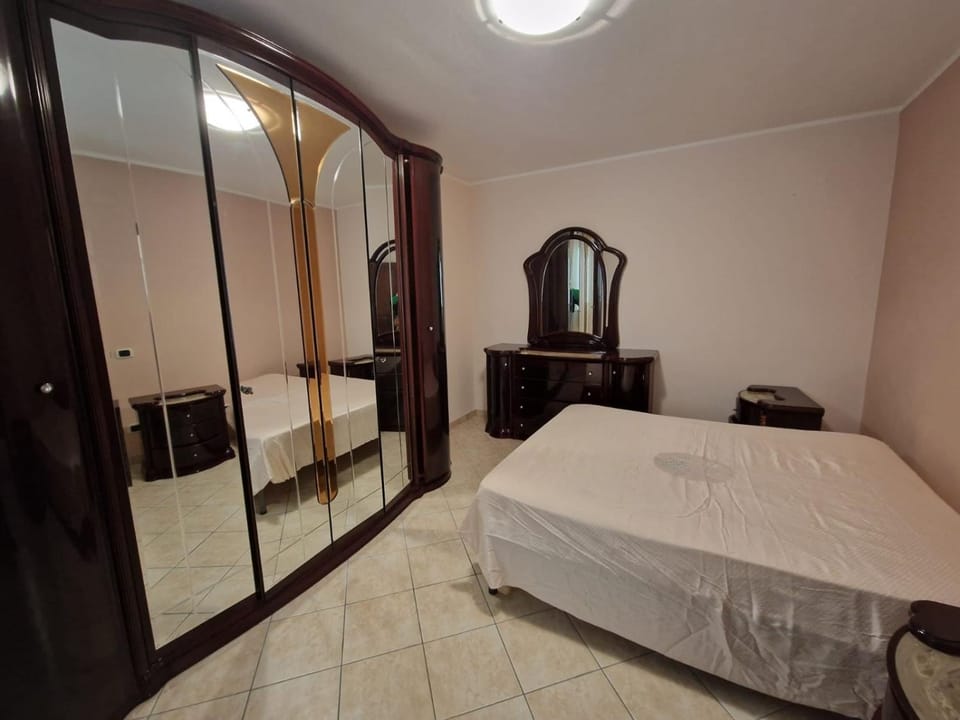 Bedroom, wardrobe