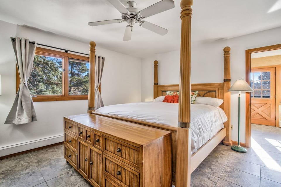 Parkside Chalet in Colorado Springs