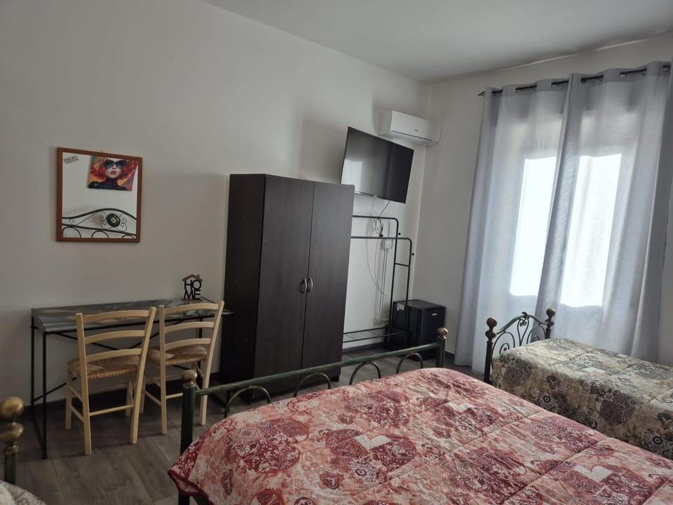 TV and multimedia, Photo of the whole room, Bedroom, minibar, wardrobe, air conditioner