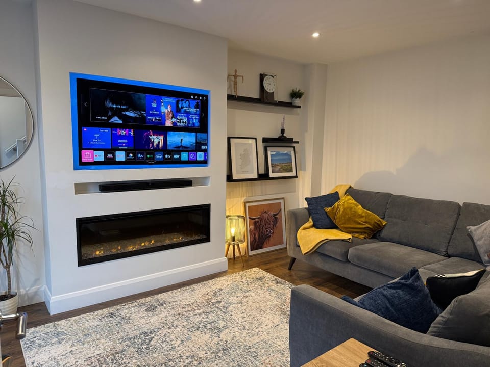 Communal lounge/ TV room, TV and multimedia, Living room, Seating area, Evening entertainment