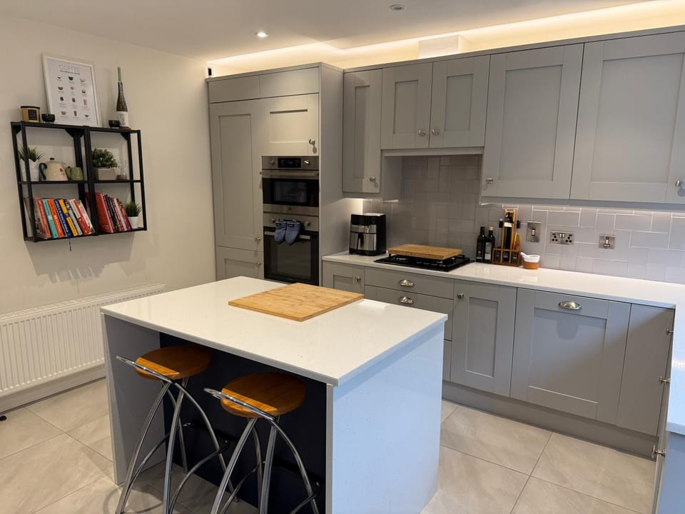 Kitchen or kitchenette, Dining area, dishwasher, oven, pet friendly, stove