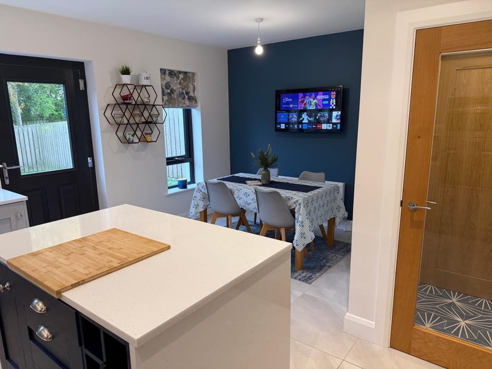 TV and multimedia, Kitchen or kitchenette, Dining area