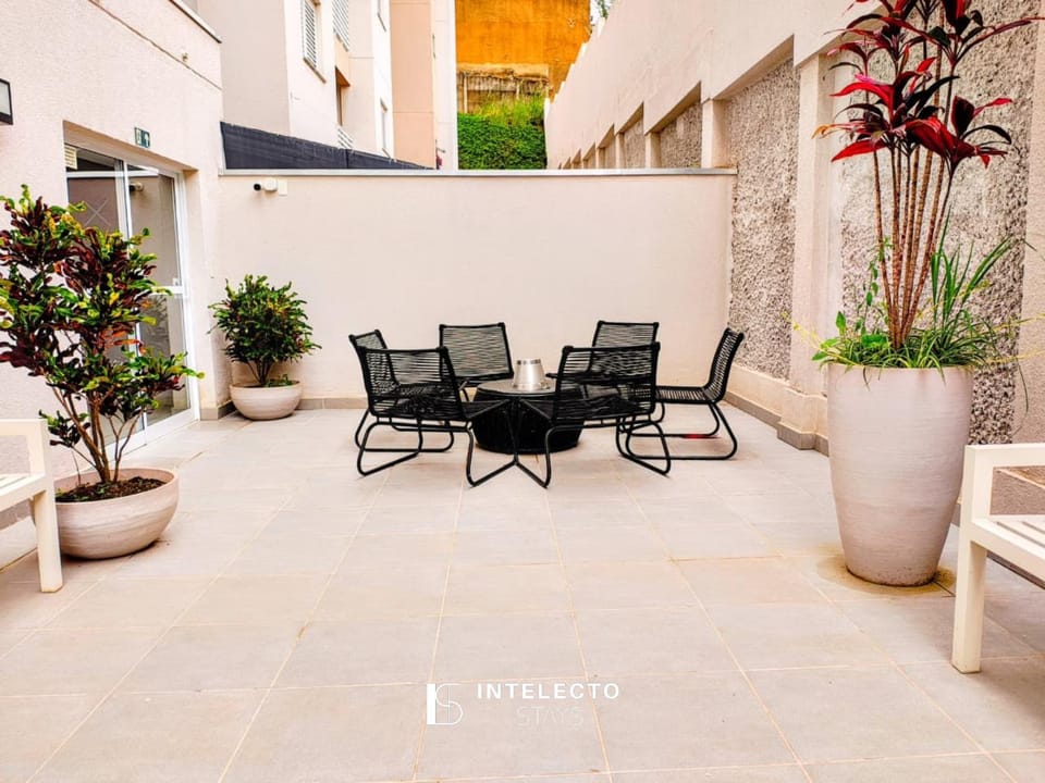 Patio, Day, Garden, Seating area