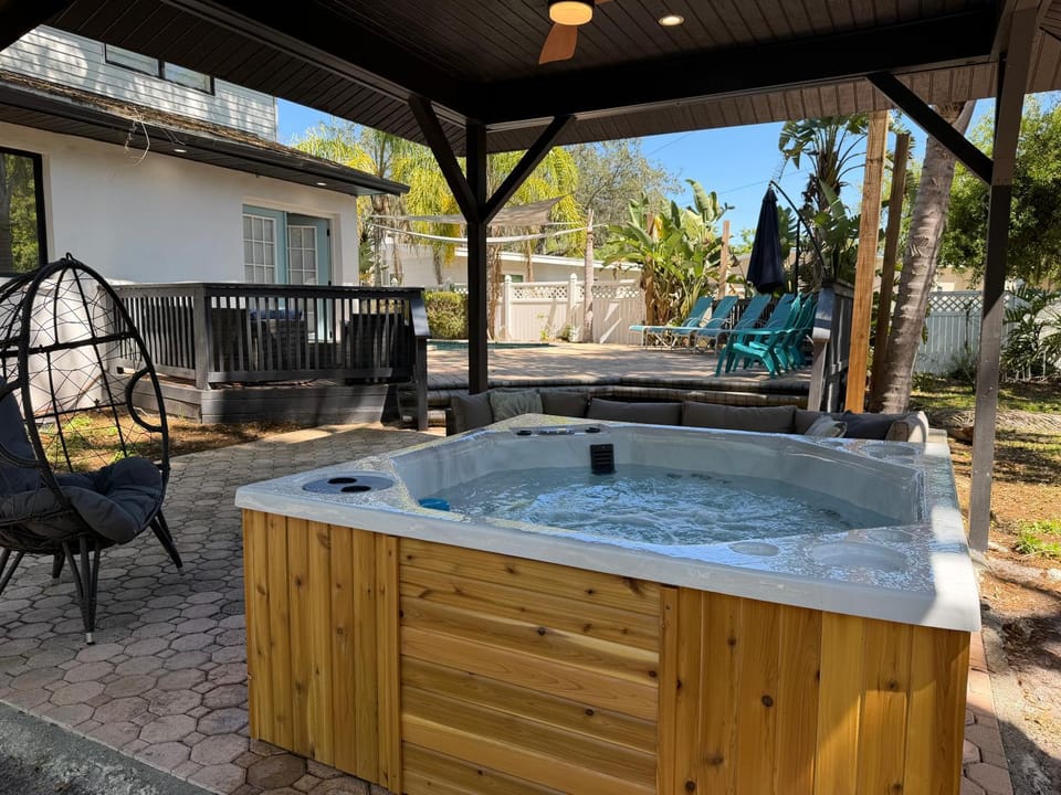 Riverhills Luxury Escape | Pool, Firepit 13+ Beds House in Tampa