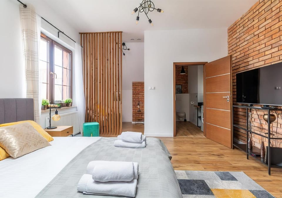 Communal lounge/ TV room, Bed, TV and multimedia, Living room, Photo of the whole room, Seating area, Evening entertainment, Bedroom, towels