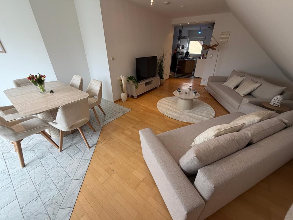 TV and multimedia, Living room, Seating area