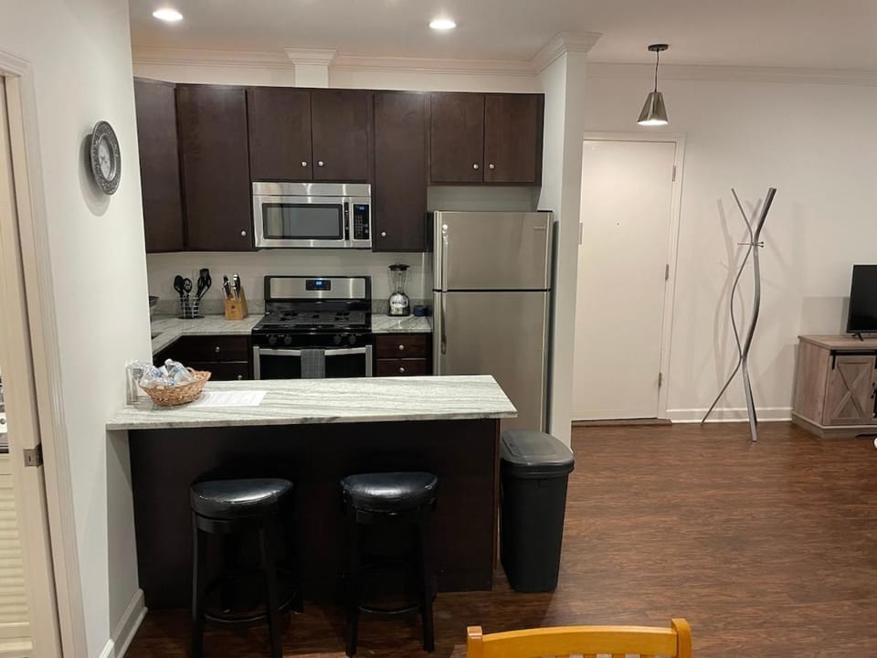 Updated 1 bedroom in the best location! Apartment in Lincoln Park