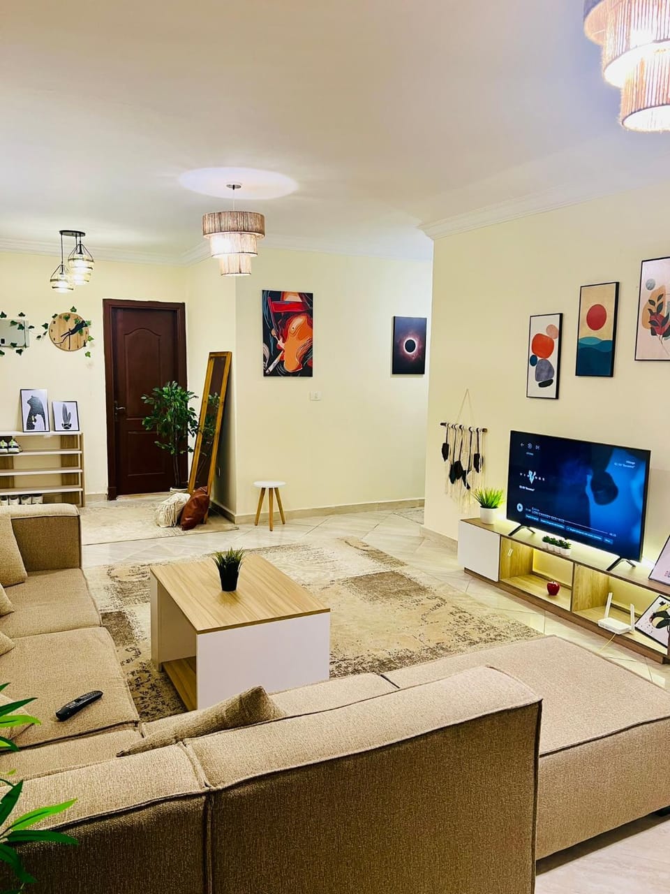 Communal lounge/ TV room, TV and multimedia, Living room, Seating area, Dining area