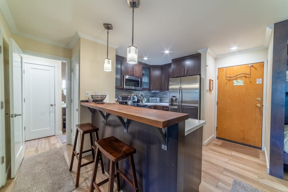Quaint 1B/1BA Canyon Lodge Condo: Jacuzzi & More! House in Mammoth Lakes