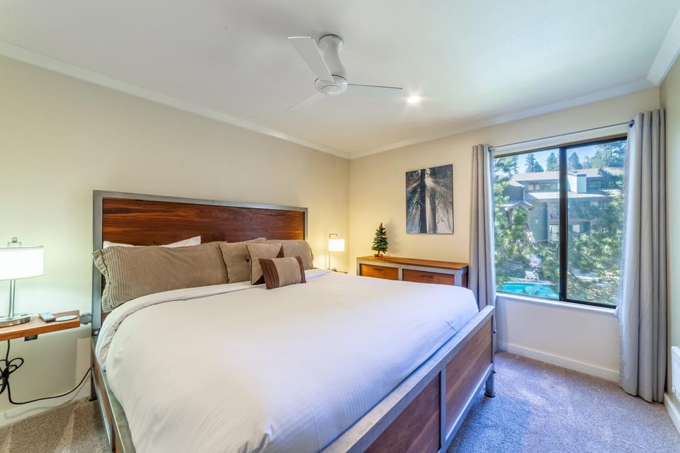 Quaint 1B/1BA Canyon Lodge Condo: Jacuzzi & More! House in Mammoth Lakes
