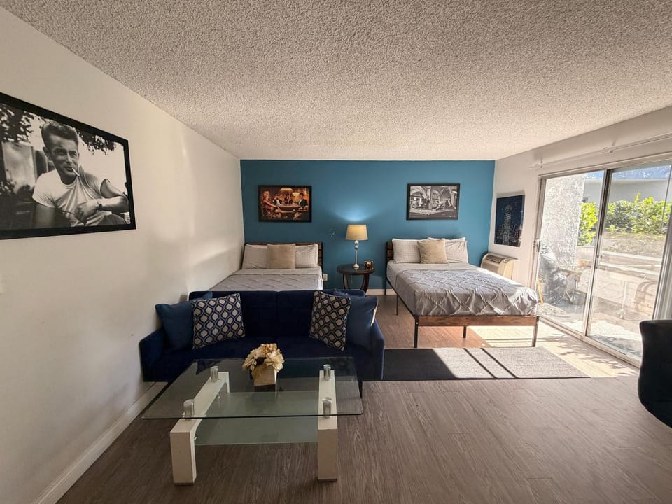 Bed, Living room, Bedroom