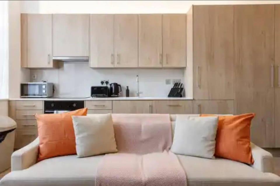 Spacious 1 BR | Sleeps 5 | Central London | A/C Apartment in City of Westminster