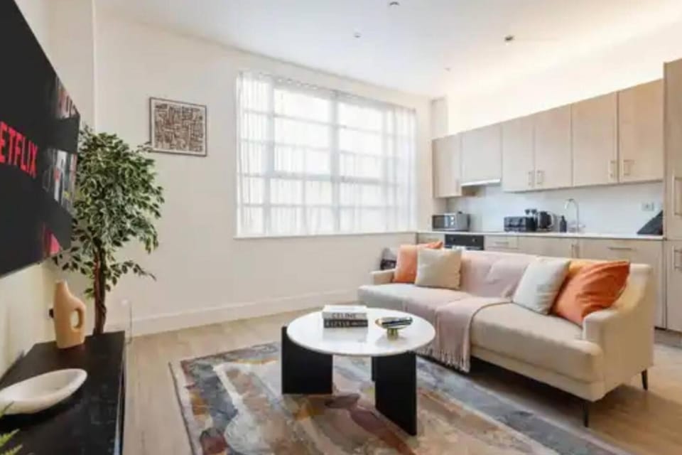 Spacious 1 BR | Sleeps 5 | Central London | A/C Apartment in City of Westminster