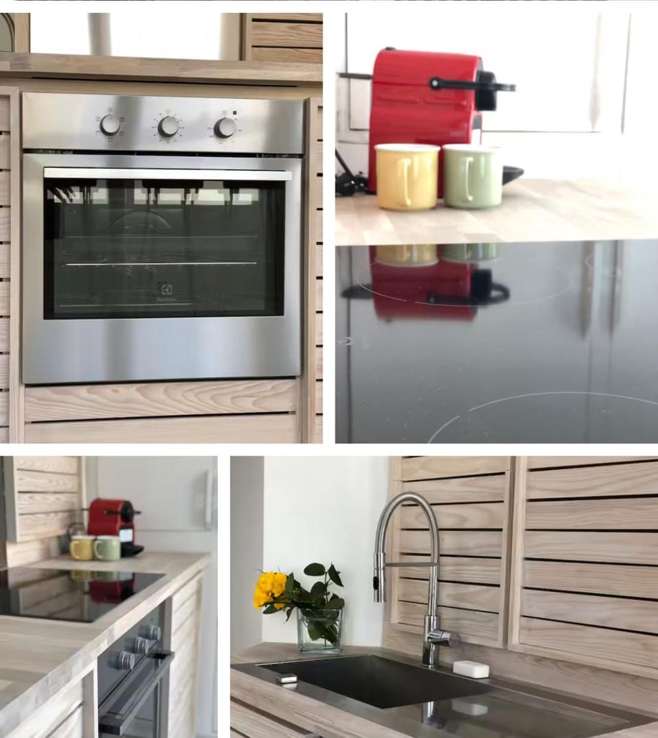 Coffee/tea facilities, Kitchen or kitchenette, oven, stove, toaster