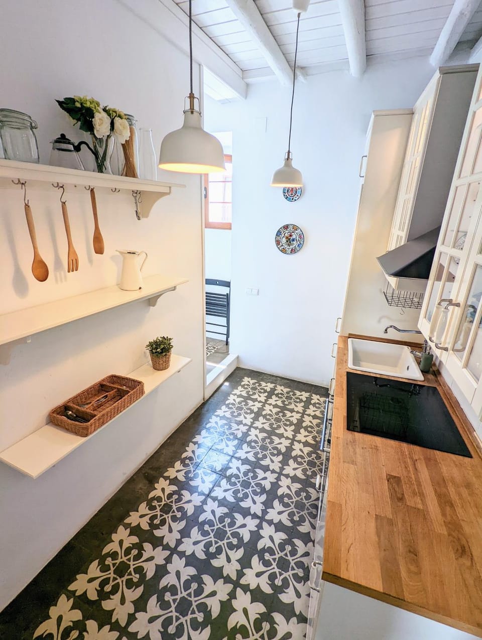 Kitchen or kitchenette, oven, stove