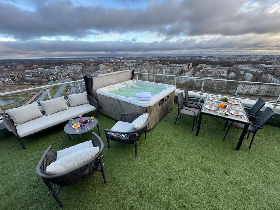 Hot Tub, Balcony/Terrace