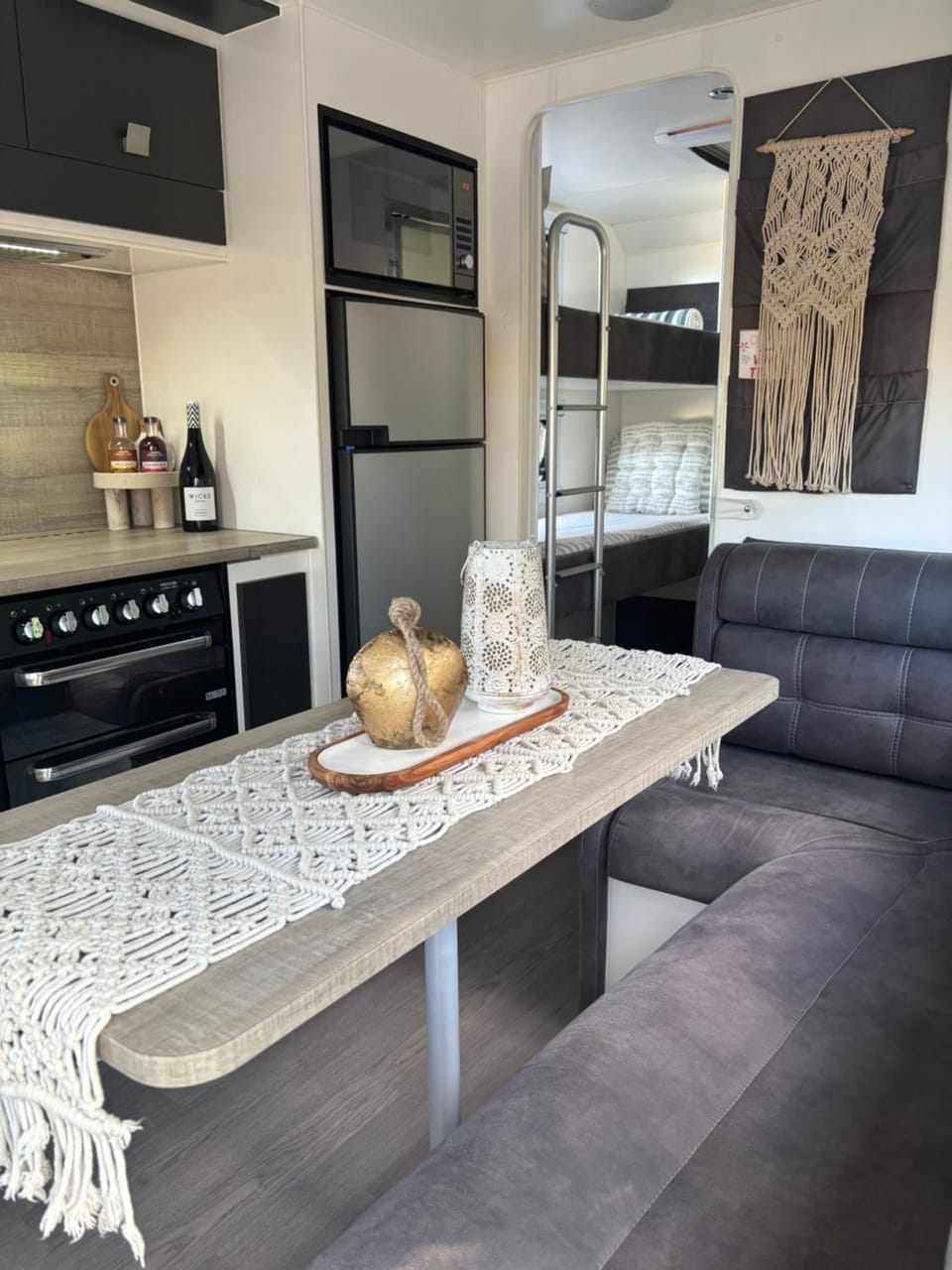 Modern 4 Berth Van close to CBD Campground/ 
RV Resort in Tasmania