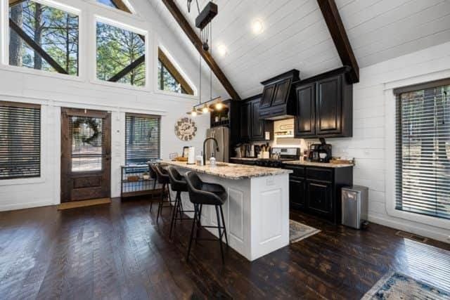 Luxury Cabin Hot Tub Game Loft & EV Charging Cabin in Broken Bow
