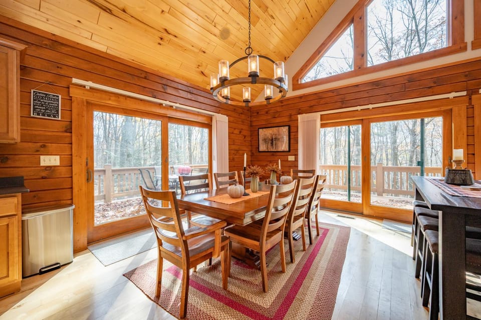 Tree Top Lodge by Railey Vacations House in Deep Creek Lake