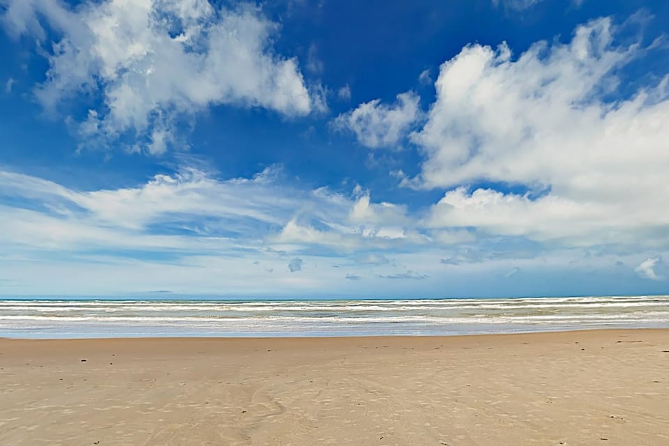 Resort 2BR w/ Patio, Perks: Suntide III - Unit 104 House in South Padre Island